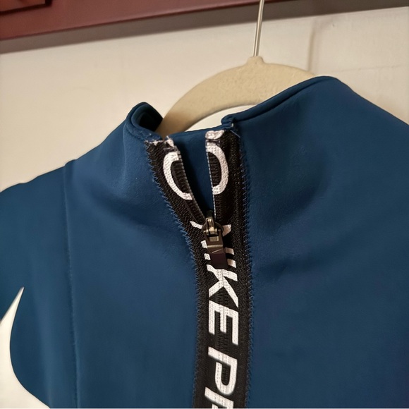 Nike Pro Women's Dri-FIT Cropped Half-Zip Sweatshirt Navy/Pink Oversized Small - Picture 4 of 8
